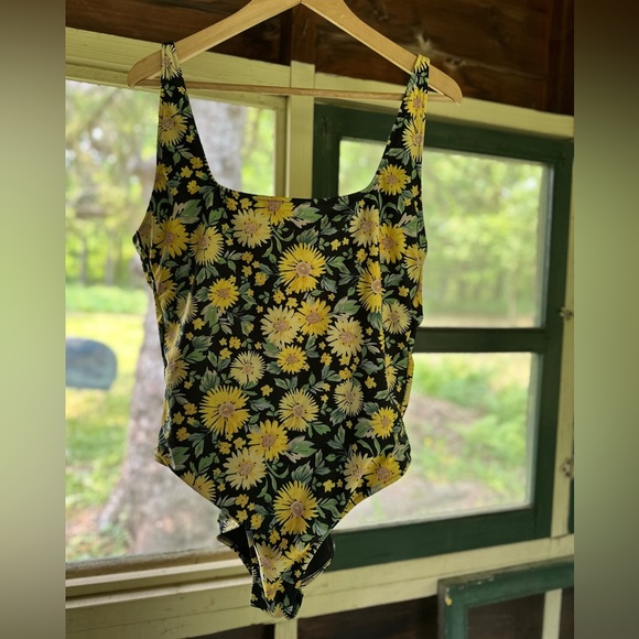 Old Navy Floral One Piece Swinsuit Black and Yellow Floral XL - Picture 1 of 8